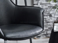 Loftowy fotel biurowy OMAR CZARNY z przeszywanej skóry - komfortowy podłokietnik