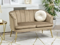 Mała sofa dwuosobowa ESTEL BEŻ WELUR NA ZŁOTYCH NÓŻKACH - w aranżacji