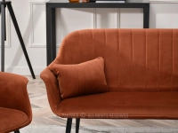 Lekka sofa dwuosobowa OSMA MIEDZIANY CZARNA PODSTAWA - welurowa sofa